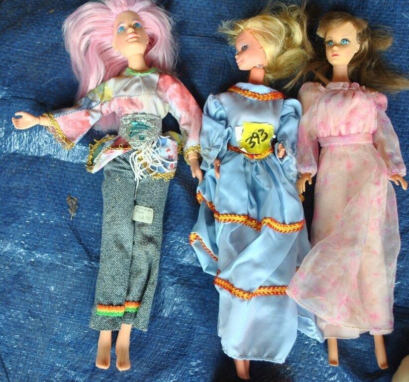 3 dolls