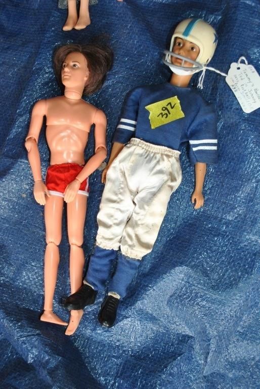 2 male action figures ?