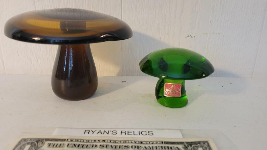 Mushroom paperweight PM