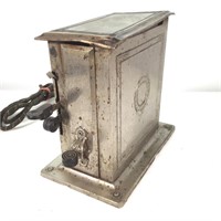 Vintage Universal Electric Toaster