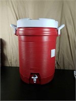 Red Rubbermaid 5 Gallon Drink Cooler Dispenser