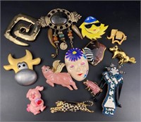 Large brooches jewelry lot