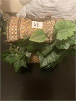 Small chest of Ivy, candle, basket
