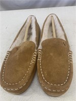 UGG WOMENS SLIPPERS SIZE 5