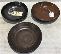 LOT OF 3 RED WARE PLATES. LARGEST ONE 7" ROUND.