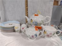 Lenox Butterfly Meadow Dishware & Tea Pot Lot