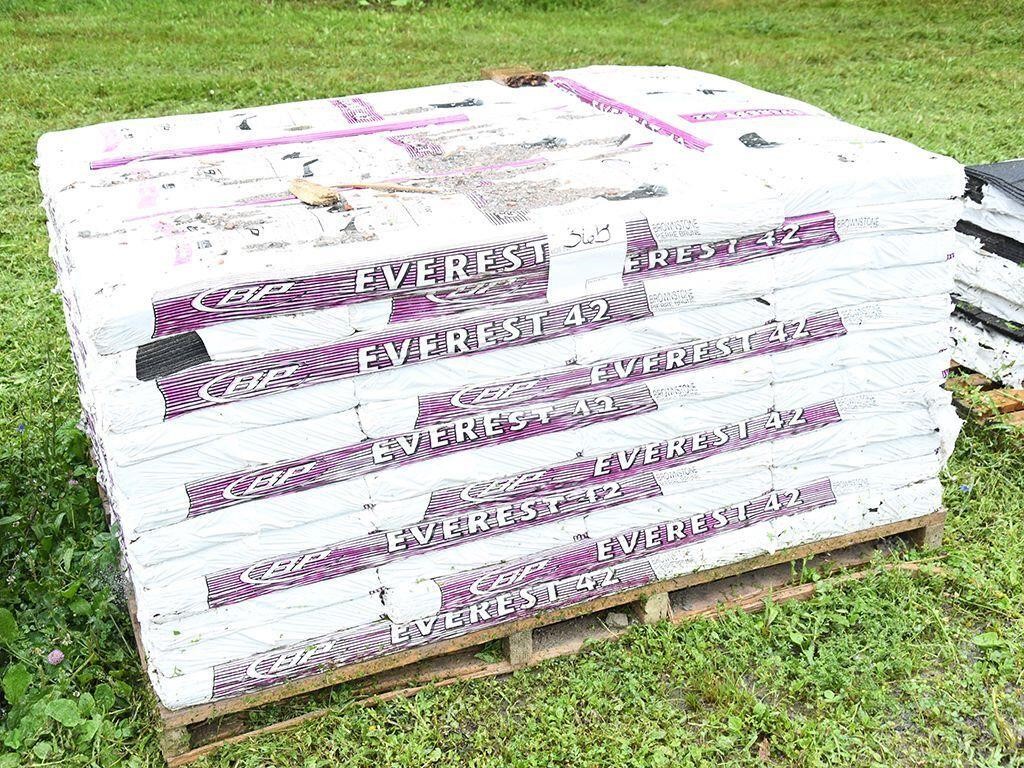 (48) bundles BP Everest Laminate Shingles