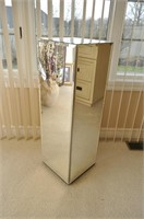 Mirrored Stand / Table