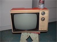 Télévision portative ancienne rétro pour déco
