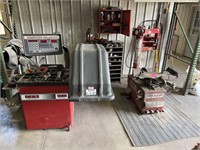 Coats tire changer/tire balancer/storage package