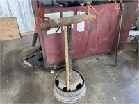 Manual tire spreader