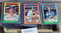 FLAT OF 1975 TOPPS BASEBALL SPORTS TRADING CARDS