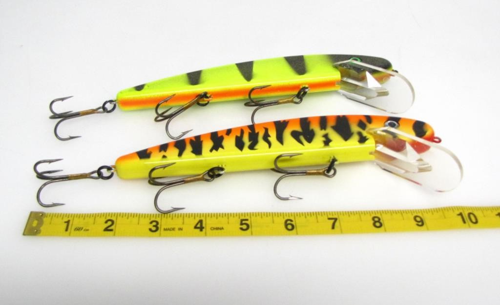 2 TRIPLE TREBLE-HOOK JAKE'S DIVING RATTLE LURES 8"