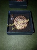 Pearl/gold pendant necklace & keepsake box