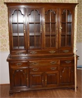 KLING COLONIAL LIGHTED CHERRY CHINA CABINET