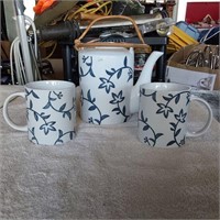 Tea pot & cups set