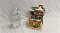Mr Christmas Hinged Roof Musical Gingerbread House