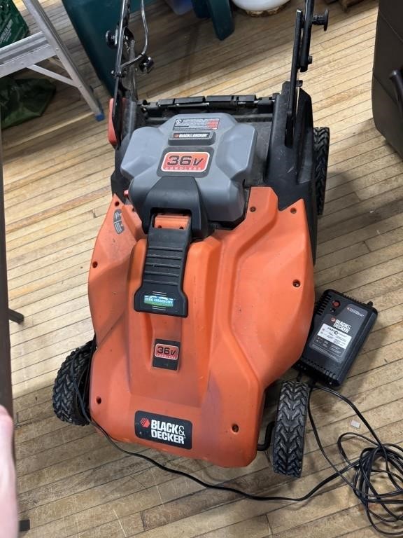 BLACK & DECKER LAWN MOWER