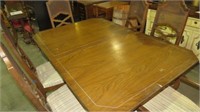 OAK DINING TABLE W/5 CHAIRS