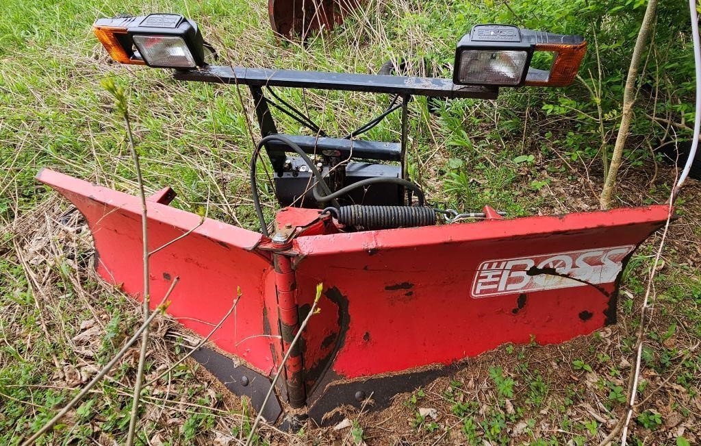 The Boss 7'6" Power-V Plow