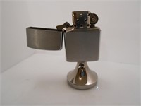 Un briquet de table Zippo