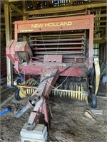 New Holland 851 Auto-Wrap hay roller