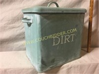 Metal gardening tin