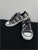 Size 7 Converse All Star shoes