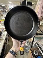 CAST IRON 10.5 IN SKILLET