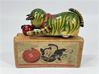 JAPAN TIN WIND UP GREEN CAT W/ BOX