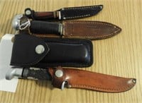 Lot of (4) knives: Buck knife in leather sheath,