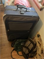 Large suitcase, 3 small totes