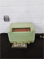 Vintage Sentinel model 293 bakelite am radio