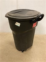 12 litre wheeled garbage can. Unused