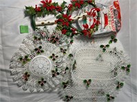 VTG Plastic Placements Doilies Wreath Christmas