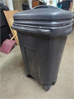 Large Black Garbage Can on Wheels w/ Handle