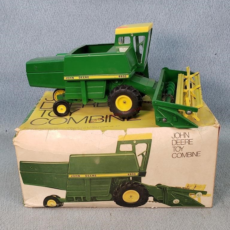 1/16 John Deere 6600 Combine