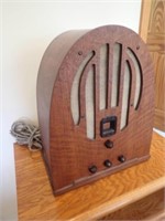 Vintage Philco Tube Radio -13 1/2"Wx9"Dx17"H