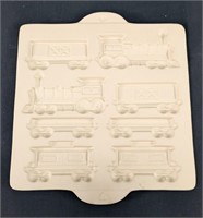 Pampered Chef Gingerbread Hometown Train Mold