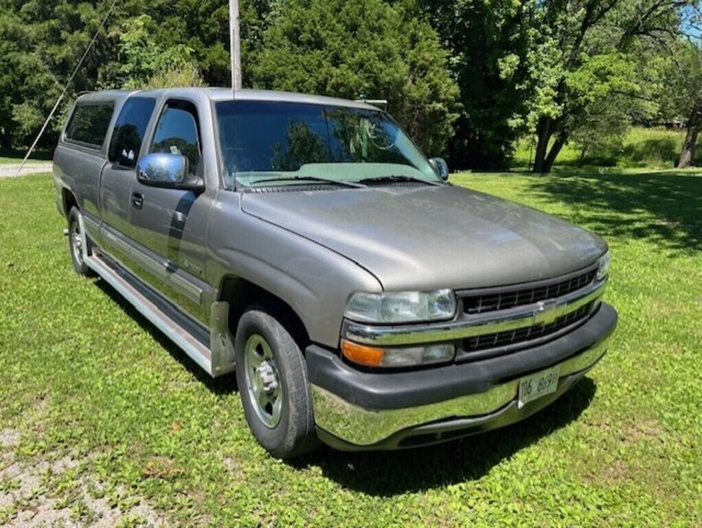 2000 Silverado 1500LS truck