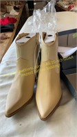 Universal thread boots, size 7