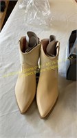 Universal thread boots, size 6