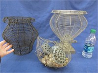 wire chicken & 2 wire vases (decorative)