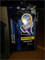 Three pack of shaving razors