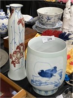 Pair of Asian vases.