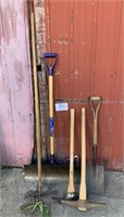 GARDEN TOOLS / SHOVEL / PICK AXE