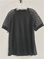 SIZE LARGE WOMEN'S TOP