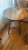 24 inch diameter antique table 29 in tall