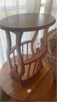 Oak End table with magazine rack in bottom