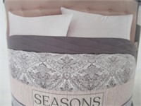 Queen Seasons Collection Down Alternative Blanket